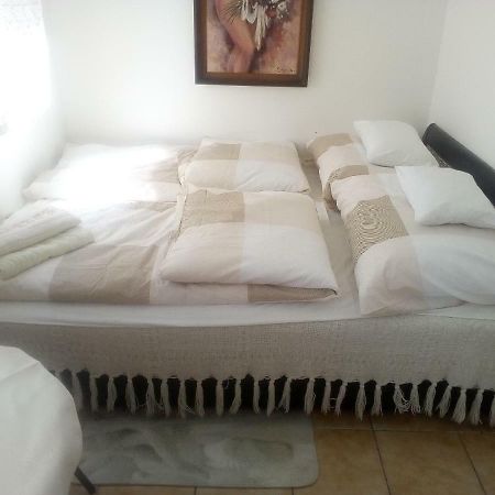 Anna Vendeghaz Hotel Balatonakali Luaran gambar